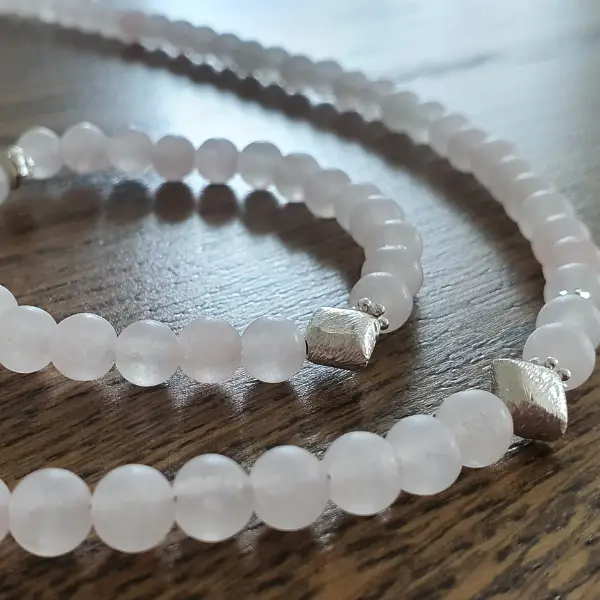 Set Heilsteinarmband und Heilsteinkette Rosenquarz matt